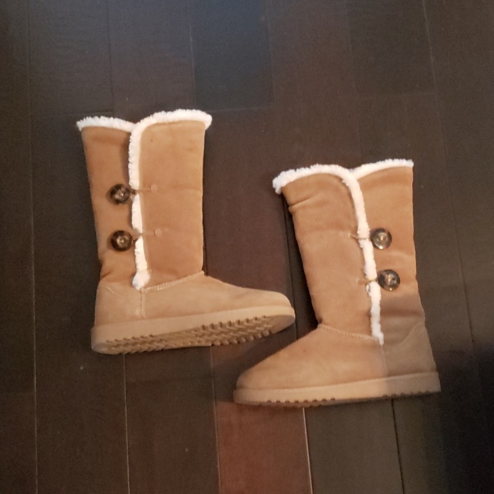 Boots - Picture 2 of 3
